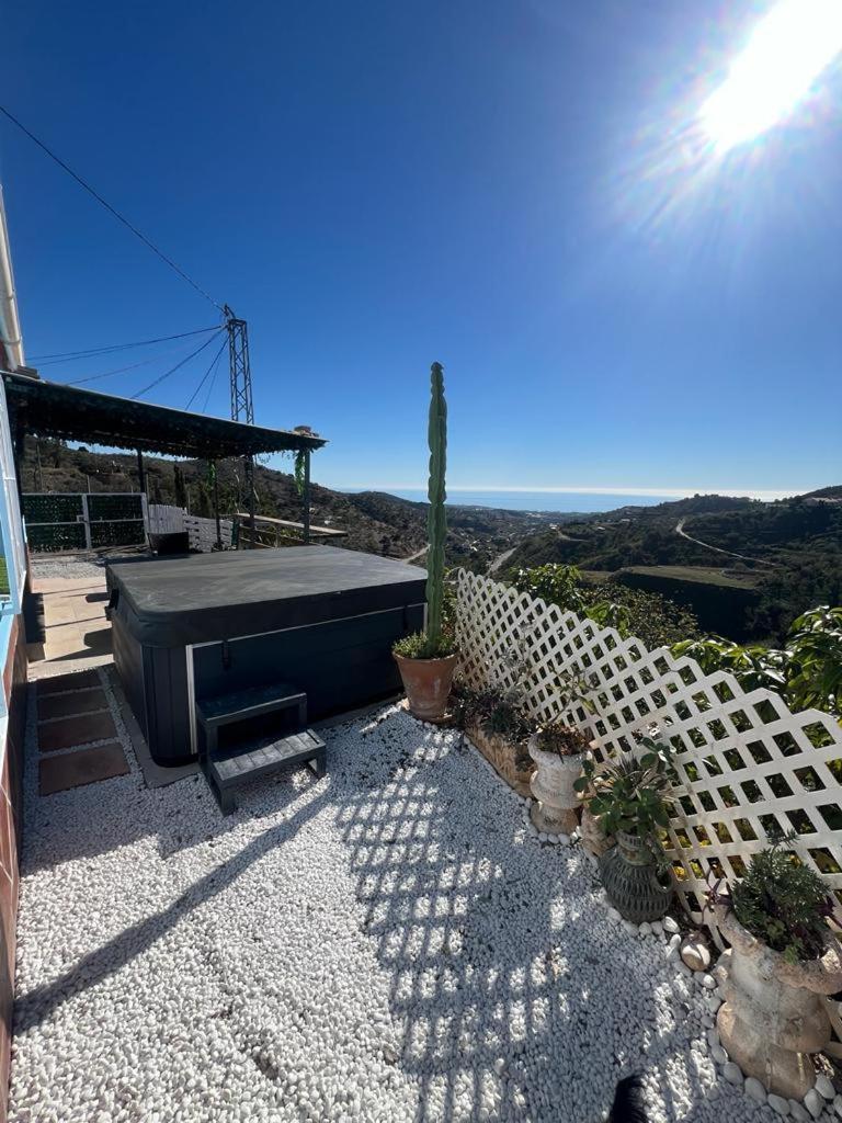 Casa Rural Malaga Monkey Love Con Jacuzzi Iznate Exterior photo